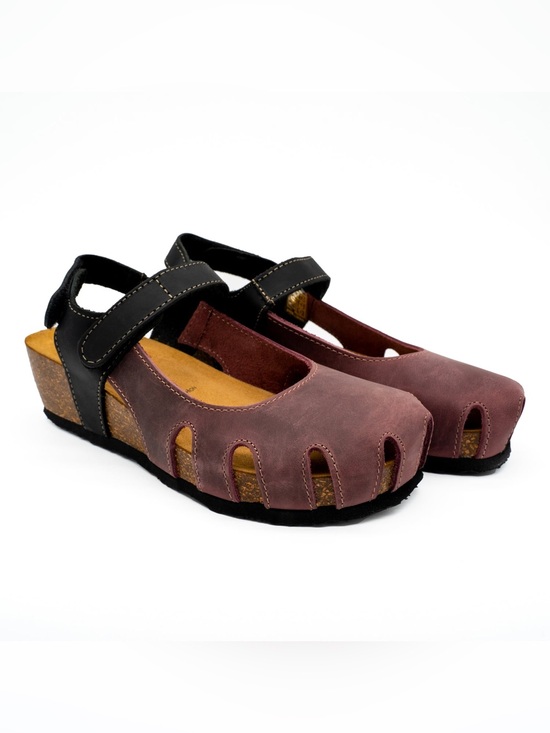 Shoes - NWOT Amy Closed-Toe Leather Sandal in Burdeos Black Plakton